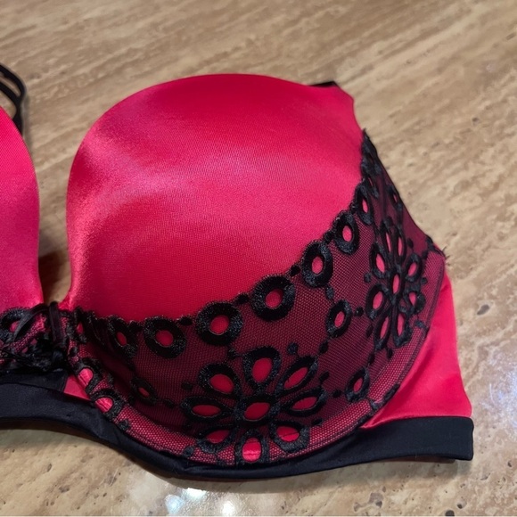 Victoria's Secret Bra Size 36D - Picture 6 of 14